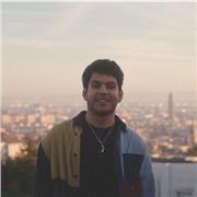 Professeur de sciences sociales et d’anglais à le niveau universitaire (niveau C1 de Cambridge). Diplômé de Sciences Po Paris.